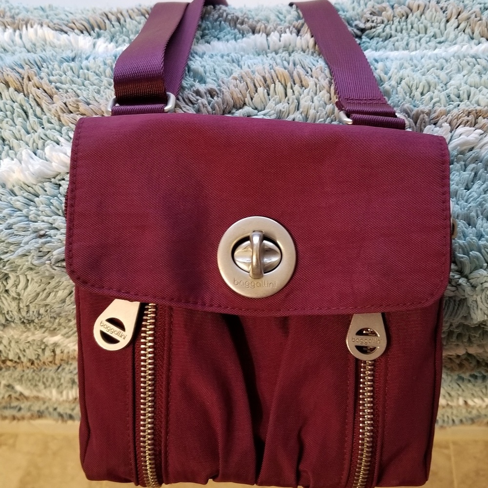 Baggallini small crossbody bag